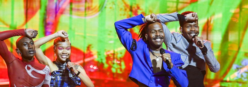 Deze afbeelding heeft een leeg alt-atribuut; de bestandsnaam is https___www.metronieuws.nl_wp-content_uploads_2021_05_jeangu-macrooy-songfestival-finale.jpg